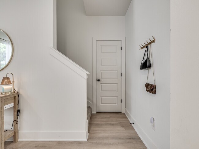 Building Photo - 1314 S College Ave