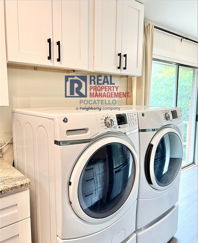 Building Photo - 1921 Monte Vista Dr