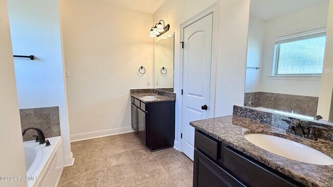 Building Photo - 108 Valcour Pl