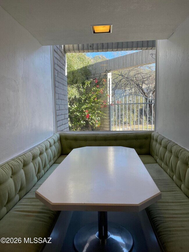 Building Photo - 6531 N Pontatoc Rd