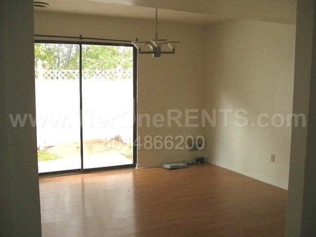 Building Photo - NO DEPOSIT option available for qualified ...