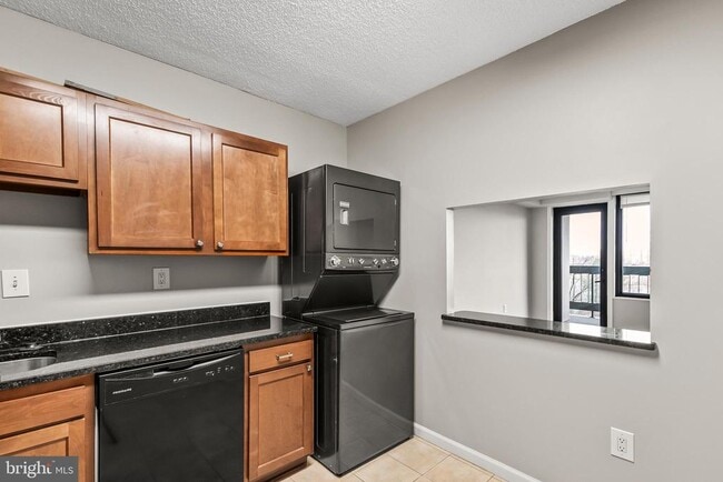 Building Photo - 3701 S George Mason Dr