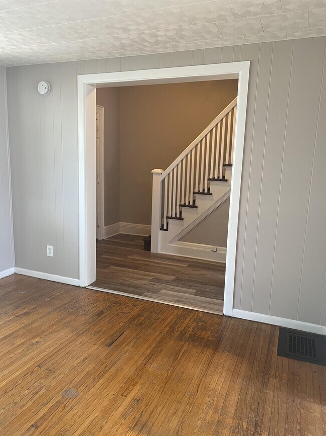 Building Photo - 269 Selye Terrace