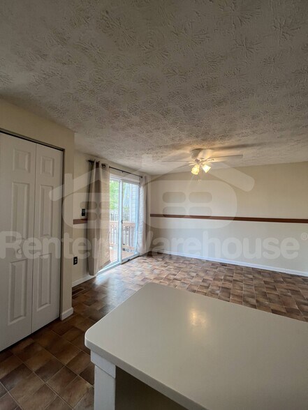 Building Photo - 723 Dayspring Dr