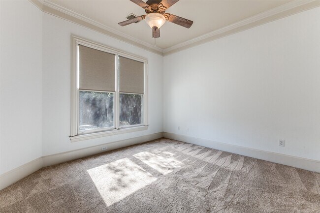 Building Photo - 6416 Dykes Way