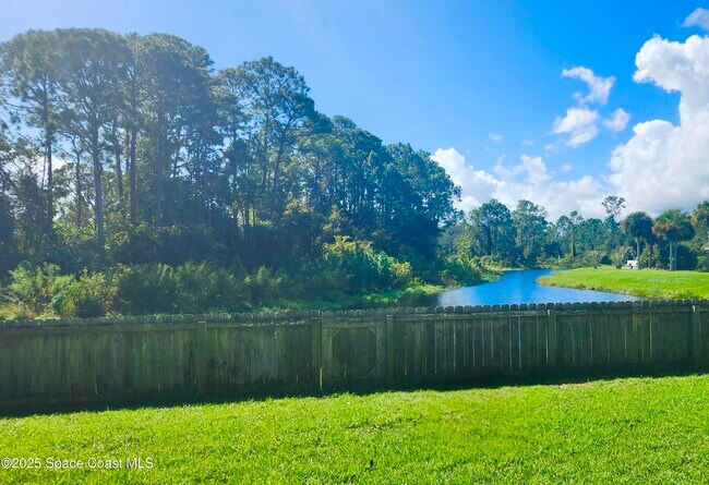 Building Photo - 449 Alison St