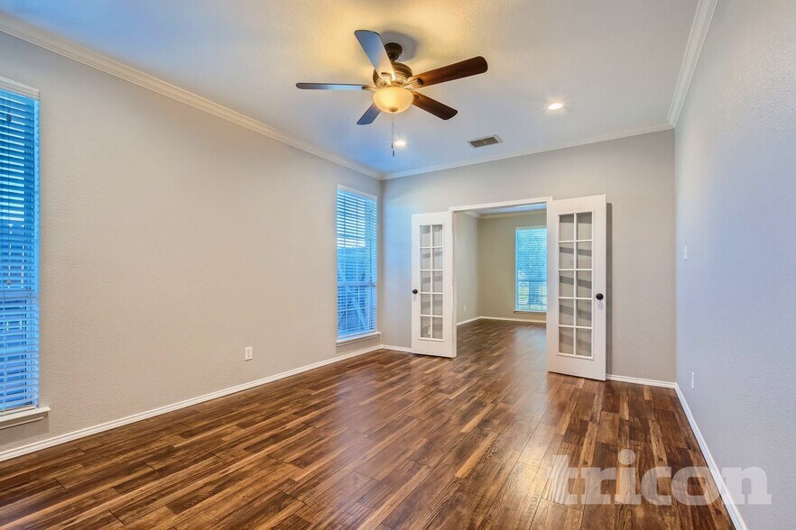 Building Photo - 4649 Devonshire Dr