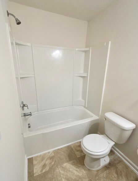 Building Photo - 1109 Fairway Ln