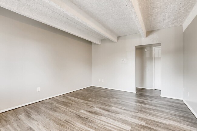Building Photo - QUARI ST (1389)