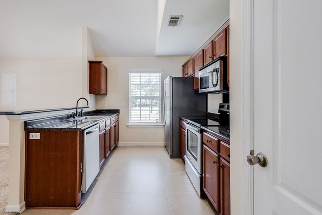 Building Photo - Unique 4BR Home with Private Upstairs Suite & Kitchenette in Georgetown