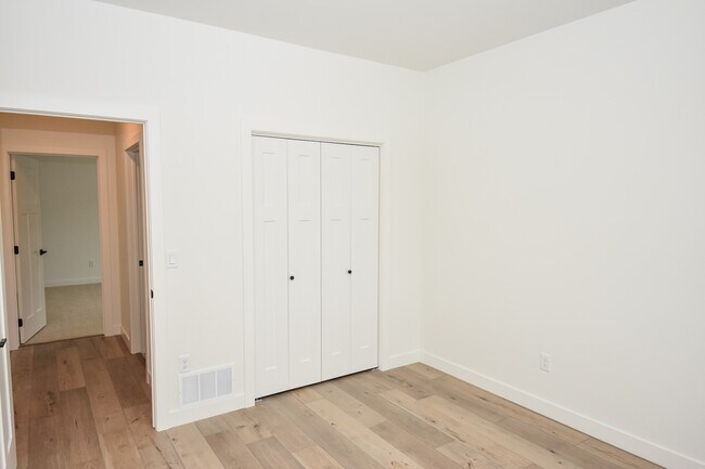 Guest bedroom 3 - 6706 71st Ave S