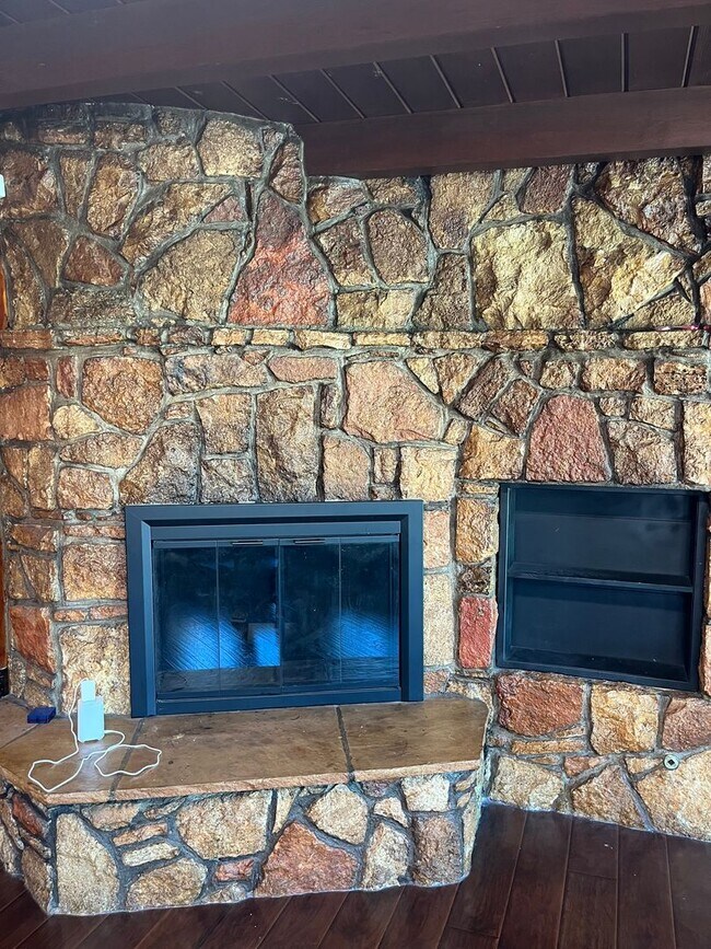 Building Photo - Home with a Cabin Style Family room and backyard Oasis