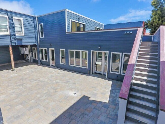 Building Photo - 807 Treat Ave