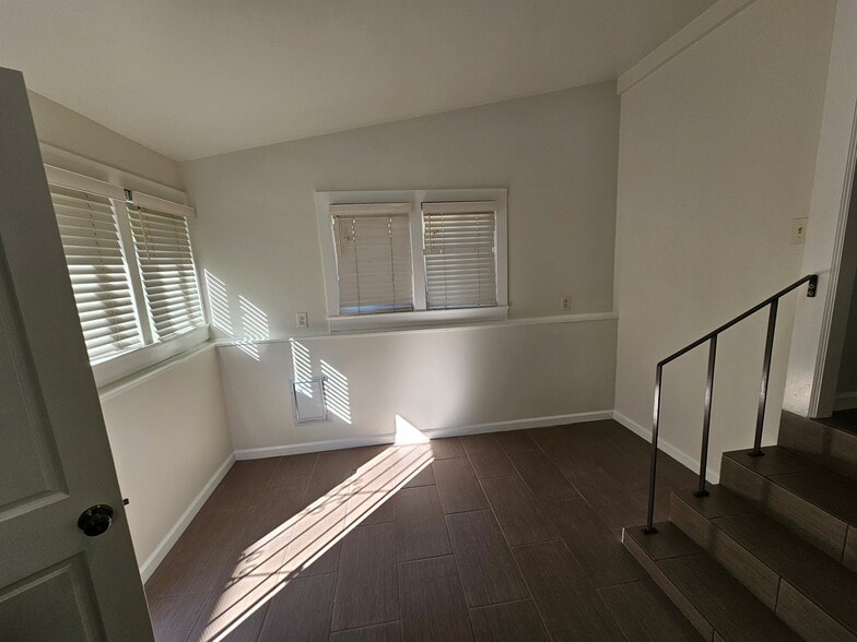 Building Photo - 4143 Jackson Ave