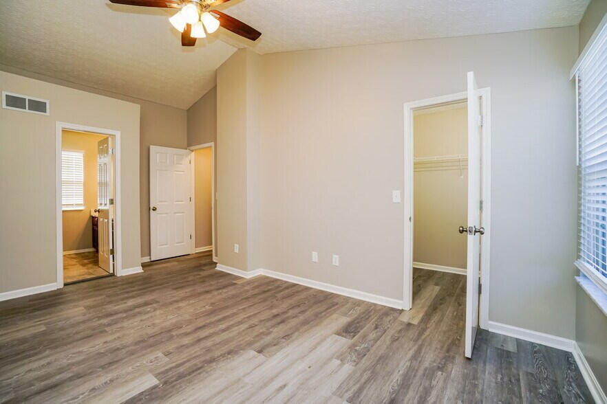 Building Photo - 6134 Northcliff Blvd