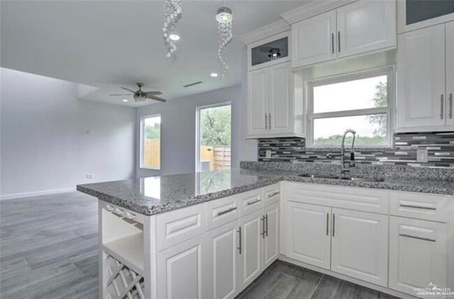 Building Photo - 18 Sunset Dr