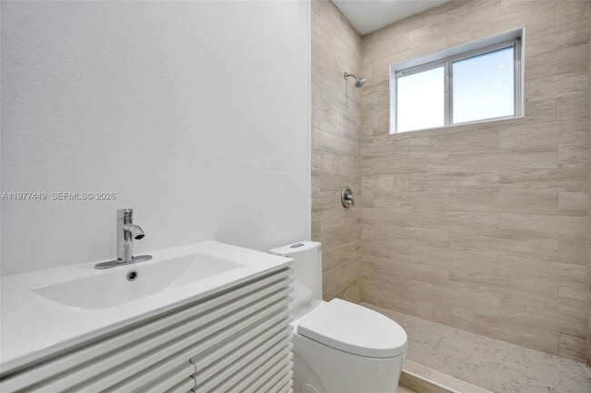 Building Photo - 1401 NE 152nd St