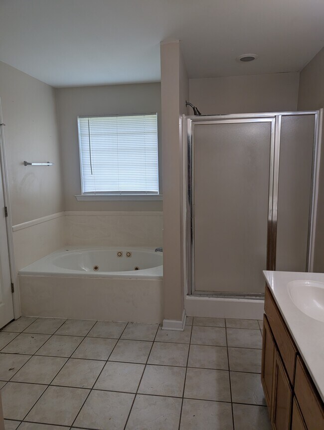 Building Photo - 36044 Raleigh Dr