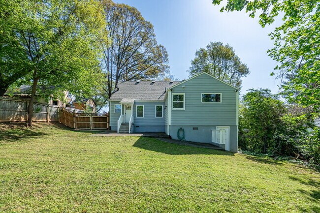 Building Photo - 3265 N Fulton Ave