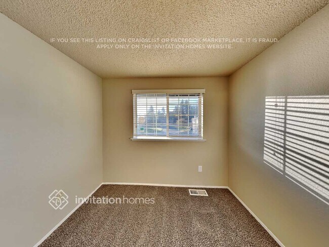 Building Photo - 605 187th St E