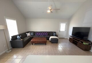 Building Photo - 106 Morgan Ln