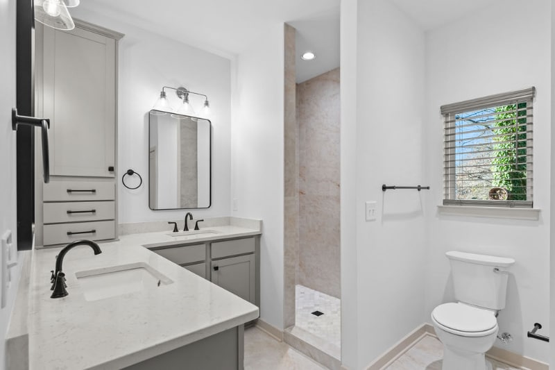 Building Photo - 311 W Broad St