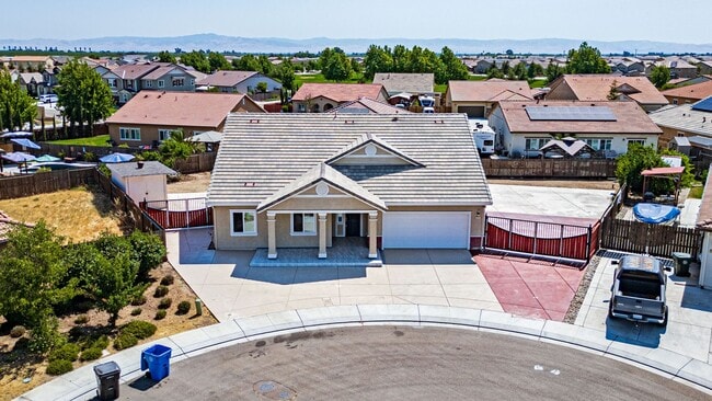 Primary Photo - 4 bedroom home for RENT in Manteca with RV...