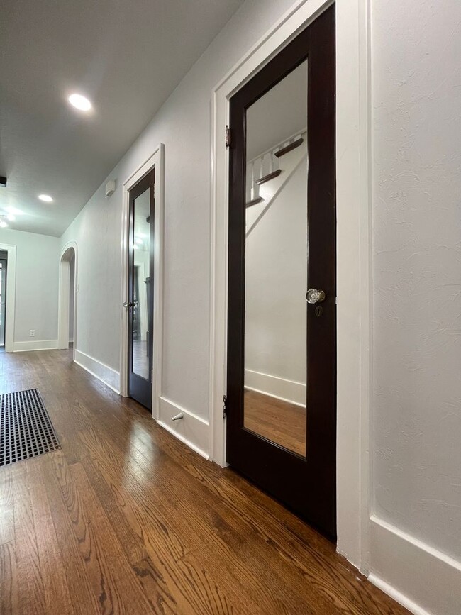 Building Photo - Gorgeous Home Available Now!!