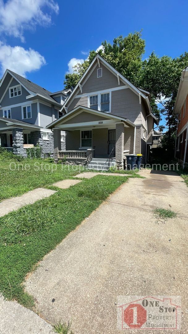 Primary Photo - 3 Bedroom, 1 Bathroom House in Kansas City...