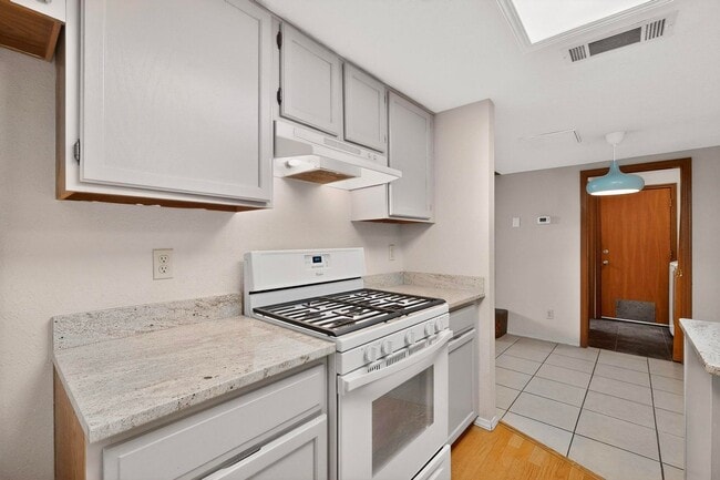 Building Photo - Prospectors Point NE Condo 2 Bedroom, 2 story, 1 1/2 Bath, 1 car garage