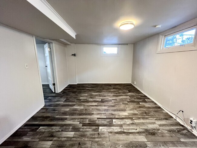 Building Photo - Recently updated basement apartment ready now!