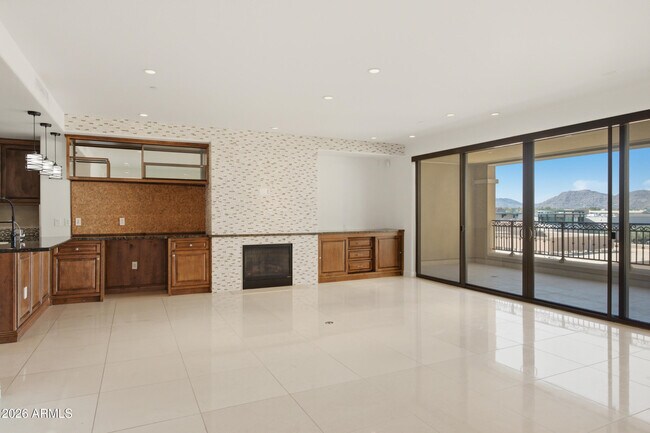 Building Photo - 7175 E Camelback Rd