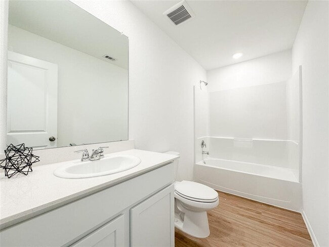 Building Photo - 1480 Las Cuevas Dr