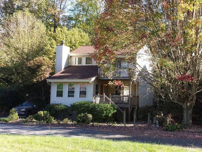 Building Photo - 80 Indian Trace Rd