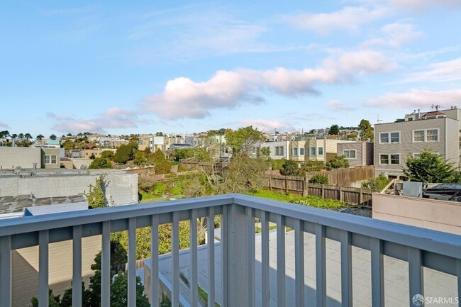 Building Photo - 1642 Taraval St