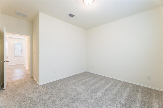 Building Photo - 125 Drifter Ln