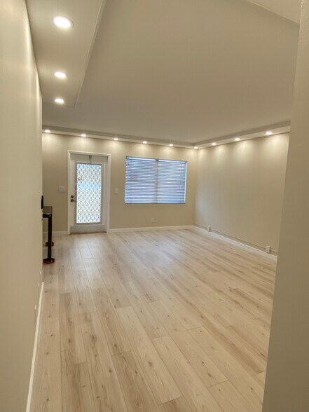 Building Photo - 4048 Exeter C