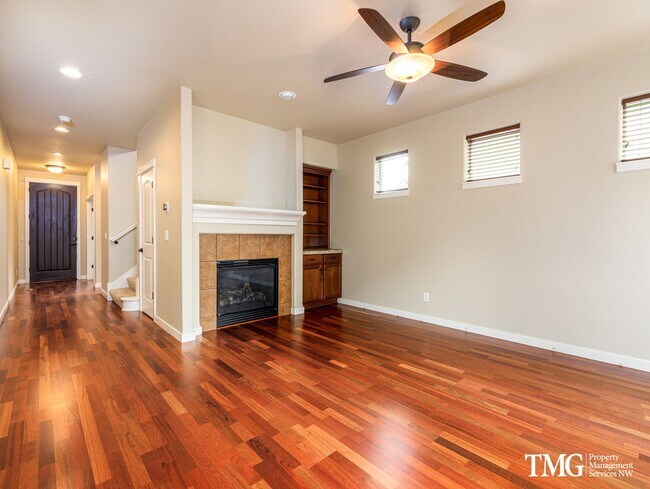 Building Photo - Beautiful 4br/2.5ba House with office, fenced yard, 2 car garage and AC