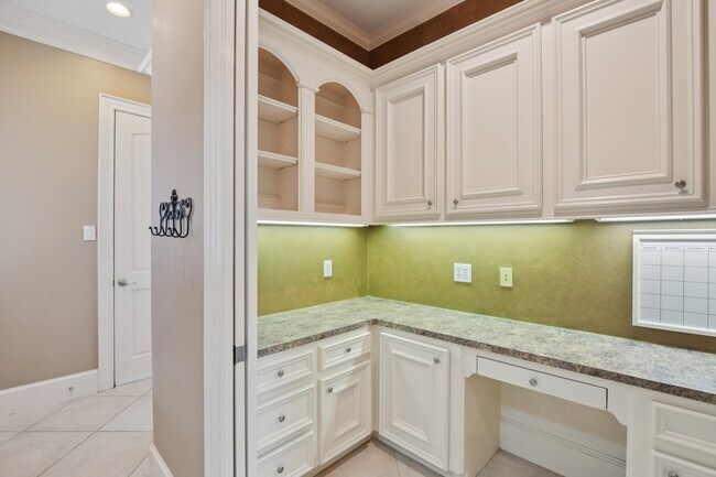 Building Photo - 2 Wilmington Ct