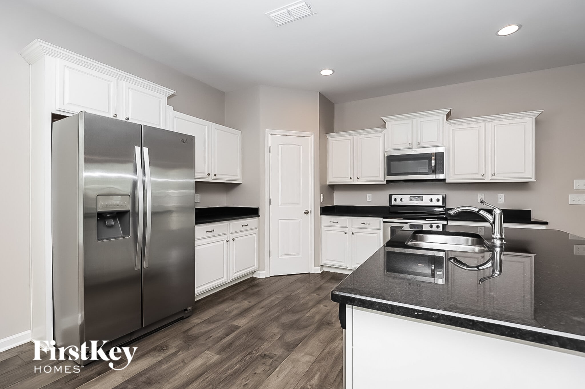 Building Photo - 3241 Mapleside Ln