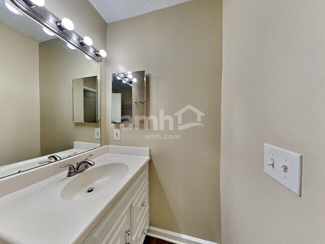 Building Photo - 2175 Maribeth Pl