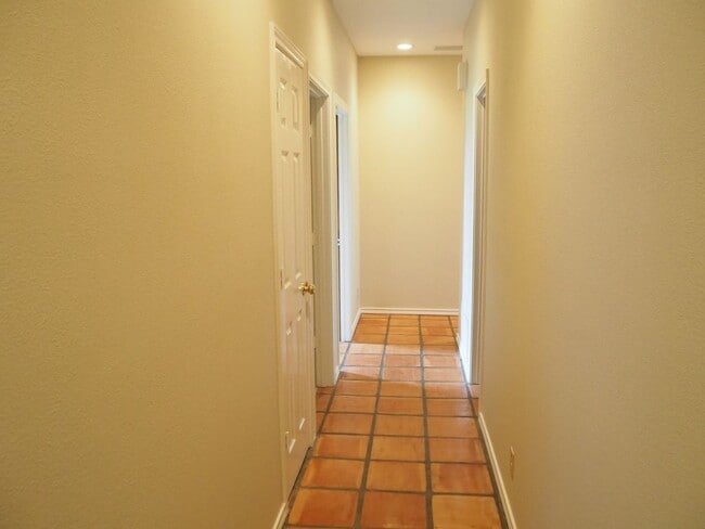 Building Photo - 5 Bed 4 Bath in Pilot Point