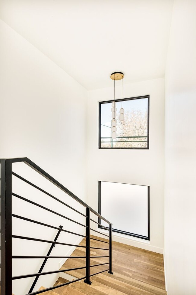 Building Photo - LUX 3BD, 4BA Sunnyside Home with Office and 2-Car Garage