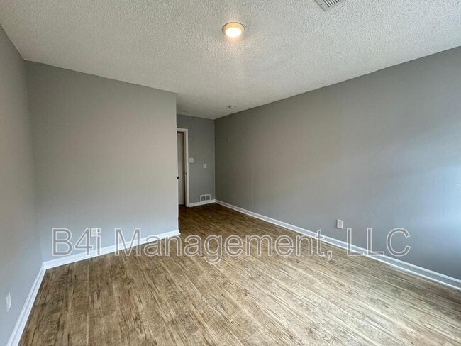 Building Photo - 918 Lakewood Ln