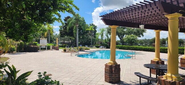 Building Photo - 3 bedroom condo in Horizons at Vista Lakes