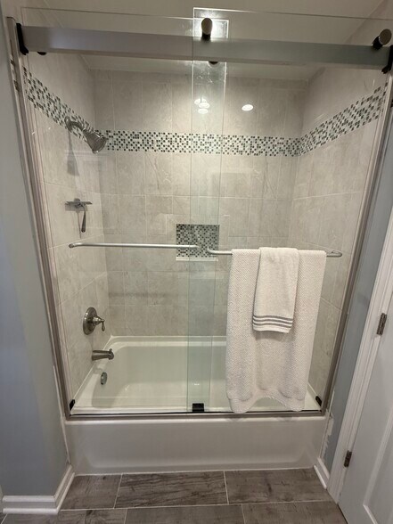 Building Photo - 118 N Bridge St