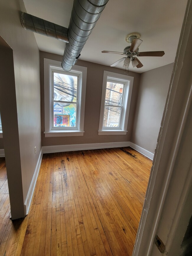 Building Photo - 1340 W 18th Pl