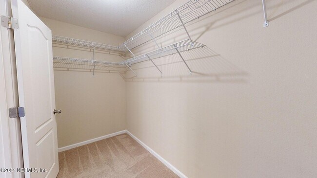 Building Photo - 517 S Aberdeenshire Dr