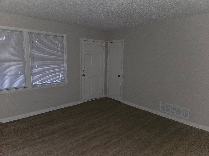 Building Photo - 2114 Apple Valley Rd