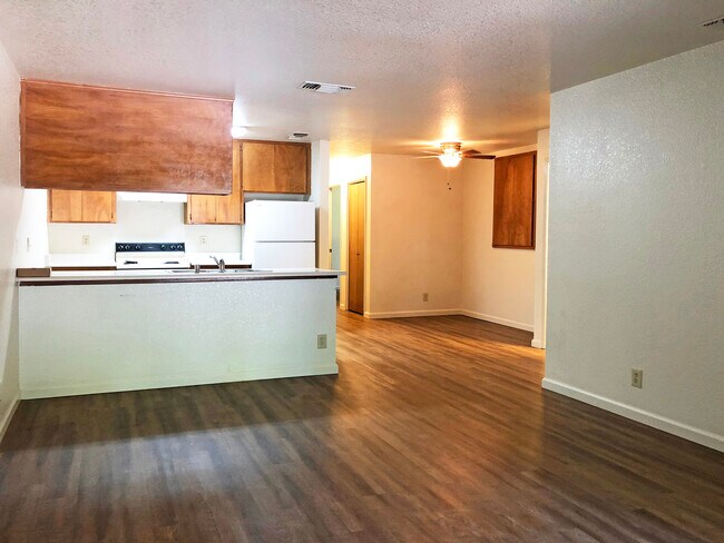 Building Photo - 1212 Sacramento W Ave